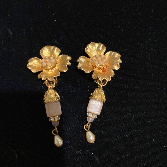 Earrings - Picture 1 of 2